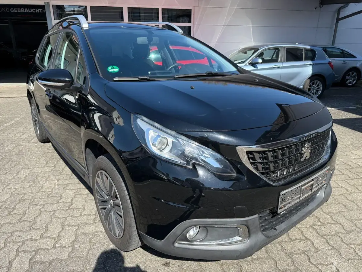 Second-hand Peugeot 2008 Active 110 CP (80 kW) 2017 Negru SUV
