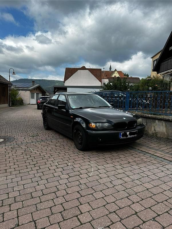 Schwarz Gebraucht 2004 BMW 318 M Sport Limousine | 1.290 € (Superpreis) - Bild 1/4