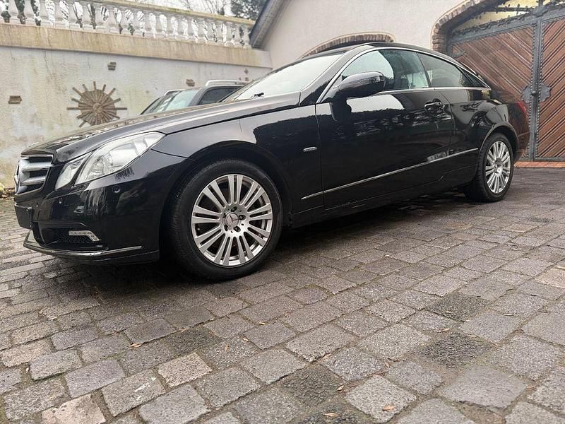 Gebraucht Mercedes E350 Avantgarde 292 PS (214 kW) 2009 Schwarz Coupé