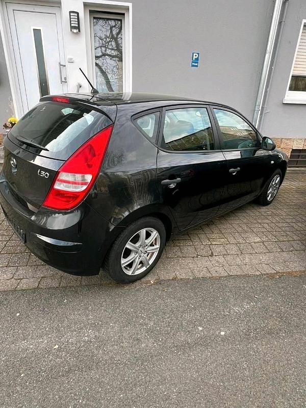 Gebraucht Hyundai i30 109 PS (80 kW) 2009 Schwarz Limousine