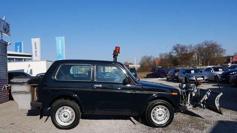 Gebraucht Lada Taiga 83 PS (61 kW) 2015 Schwarz SUV