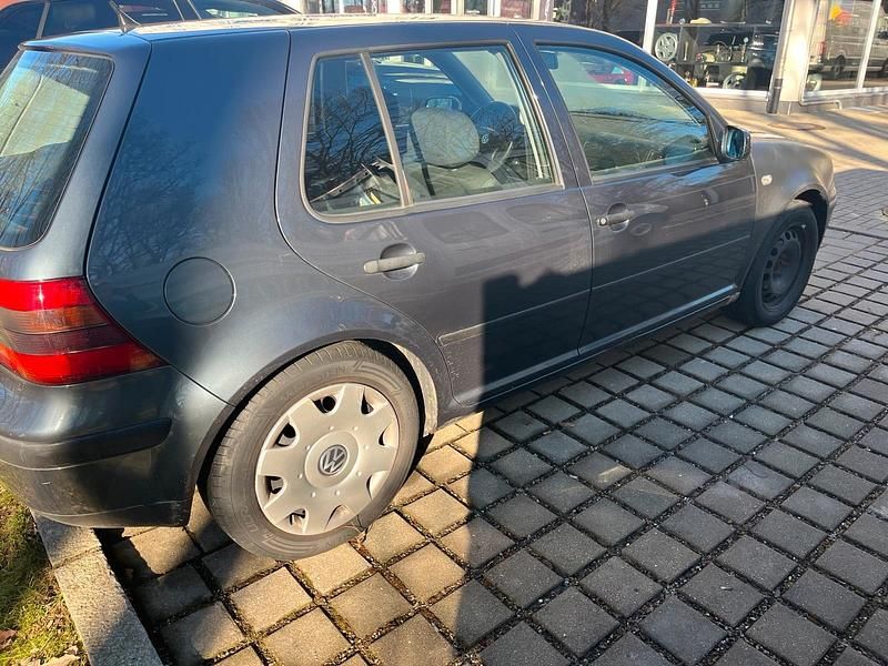 Second-hand VW Golf IV 105 CP (77 kW) 2000 Hatchback