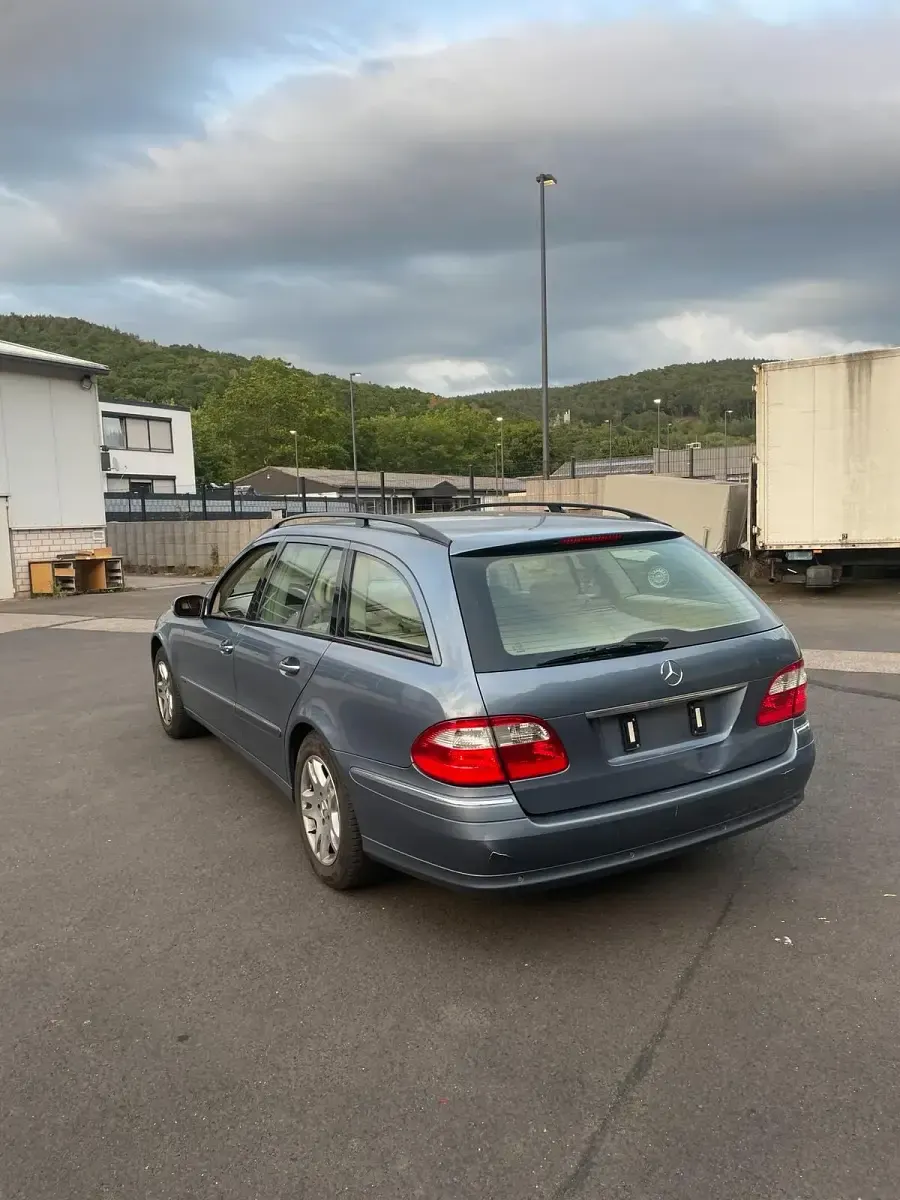 Gebraucht Mercedes E320 224 PS (164 kW) 2005 Blau Kombi