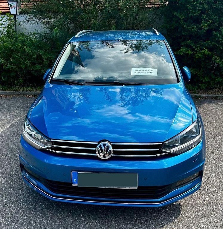 Blau Gebraucht 2017 VW Touran Trendline Van / Kleinbus | 17.500 € (Teuer) - Bild 1/1