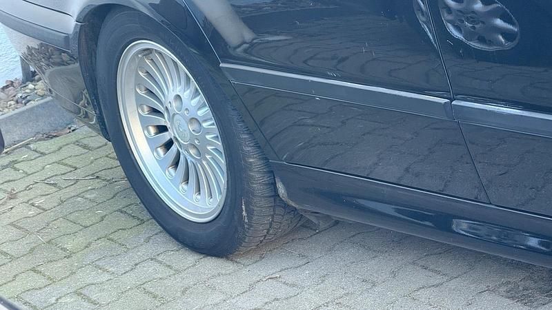 Gebraucht BMW 523 170 PS (125 kW) 1998 Schwarz Limousine
