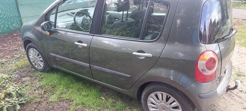 Gebraucht Renault Modus 75 PS (55 kW) 2004 Grün Van / Kleinbus