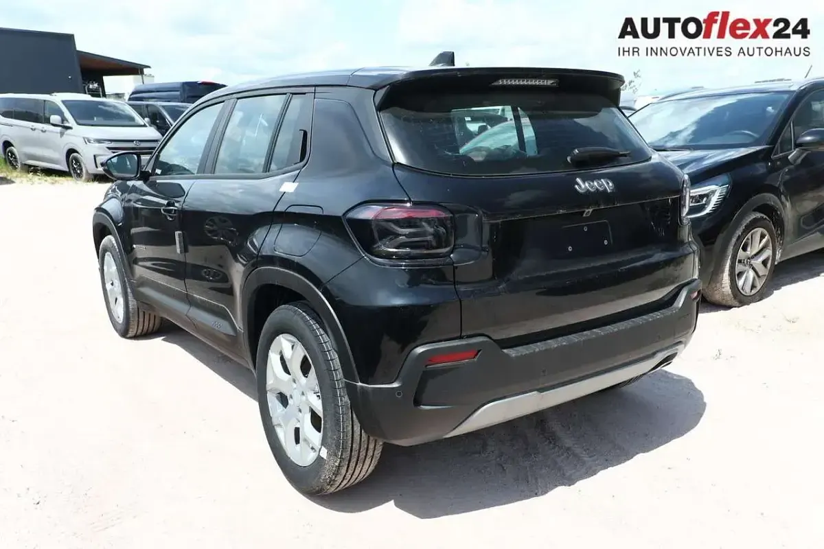 Neu Jeep Avenger Altitude 110 PS (80 kW) 2025 Volcano black SUV