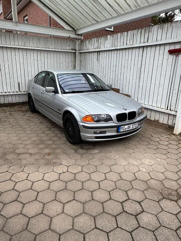 Silber Gebraucht 1999 BMW 320 Limousine | 1.500 € (Superpreis) - Bild 1/4