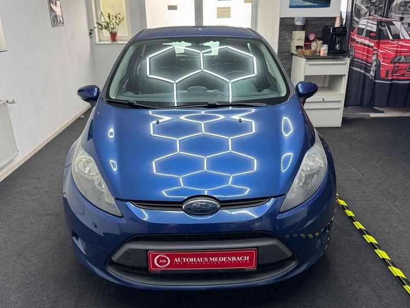 Gebraucht Ford Fiesta Ambiente 82 PS (60 kW) 2009 Blau Kleinwagen