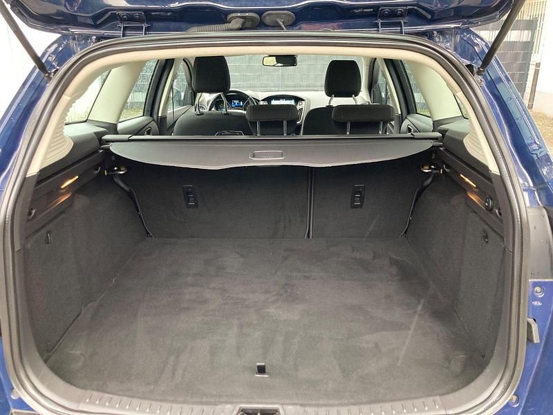 Gebraucht Ford Focus Trend 105 PS (77 kW) 2016 Blau Kombi