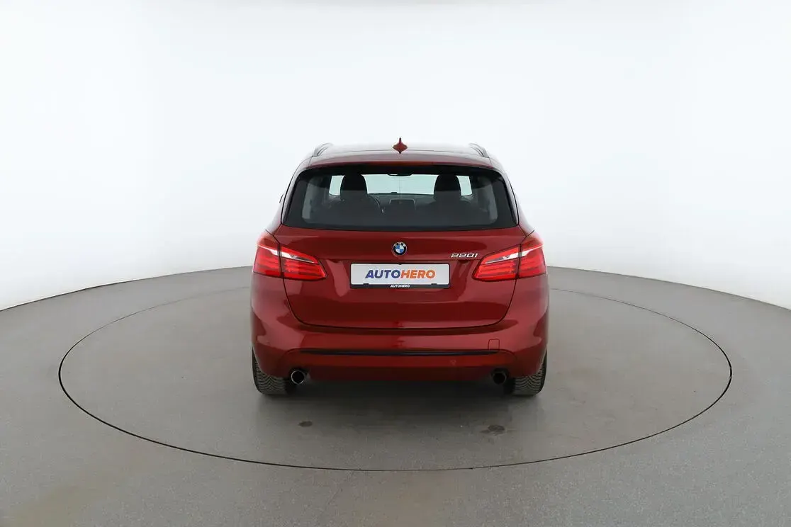 Gebraucht BMW 220 Active Tourer Sport Line 192 PS (141 kW) 2017 Rot Van / Kleinbus