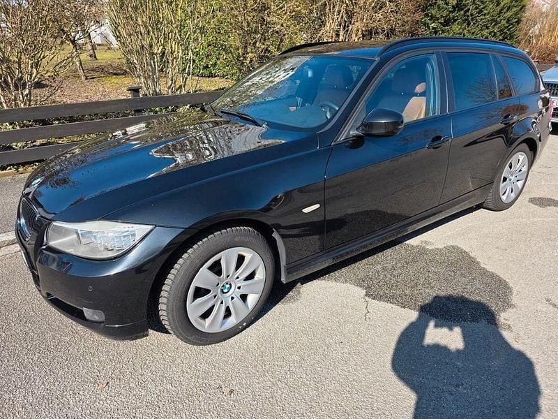 Gebraucht BMW 320 Sport Line 184 PS (135 kW) 2012 Schwarz Kombi