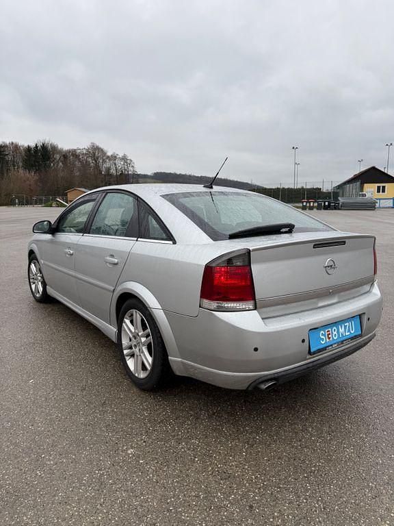 Silber Gebraucht 2004 Opel Vectra GTS Limousine | 6.100 € - Bild 1/4