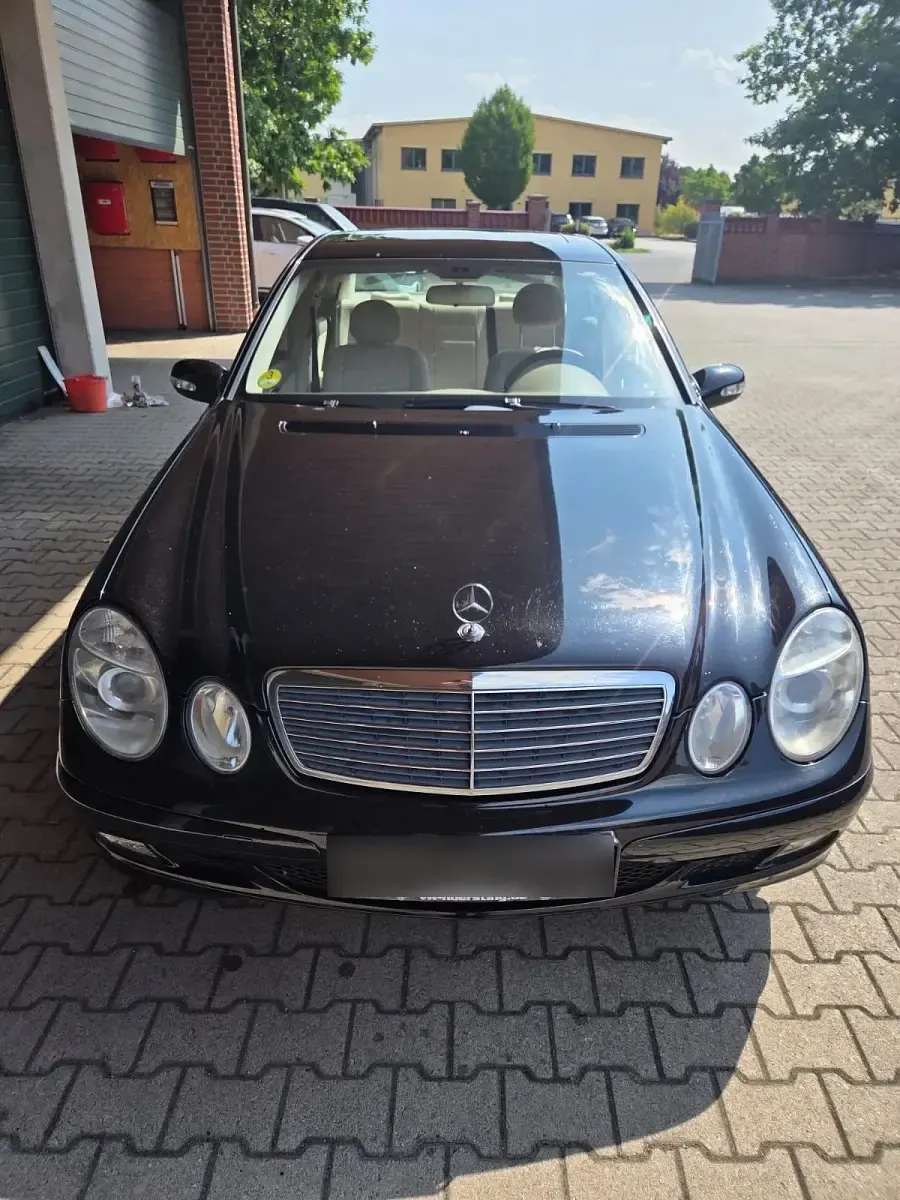 Gebraucht Mercedes E220 150 PS (110 kW) 2002 Schwarz Limousine
