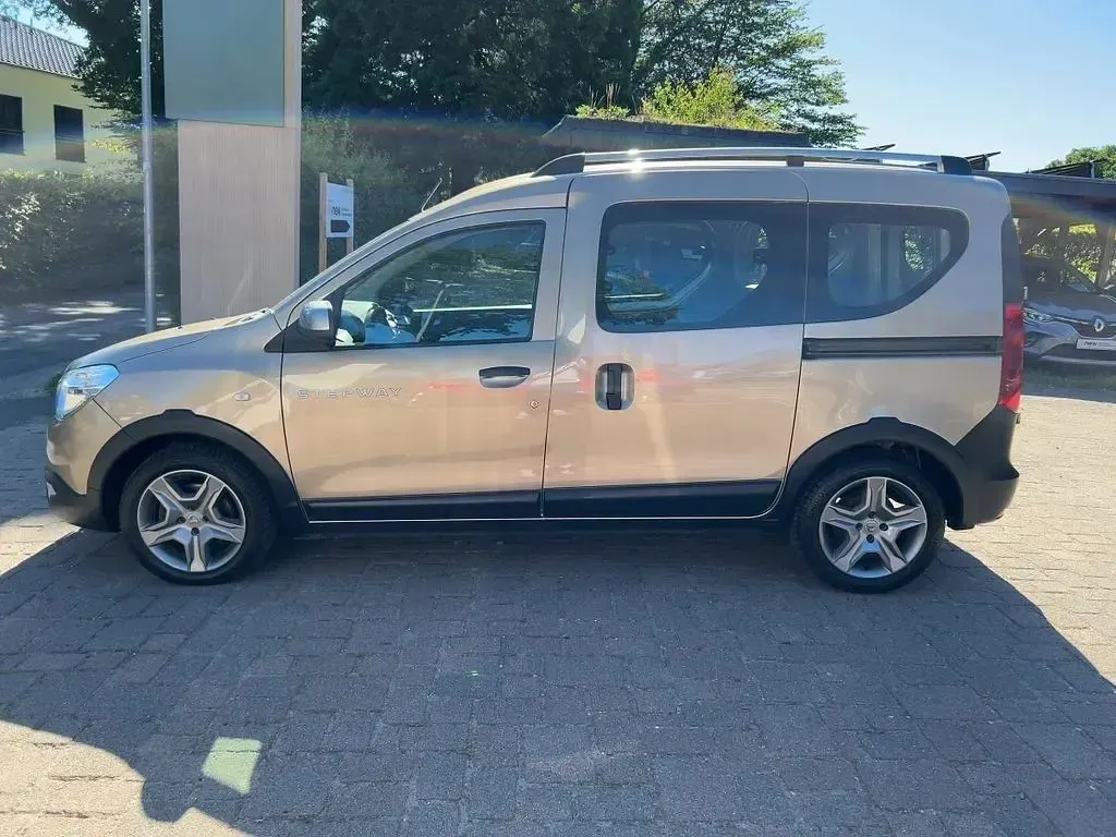 Gebraucht Dacia Dokker Stepway 95 PS (69 kW) 2019 Beige Van / Kleinbus