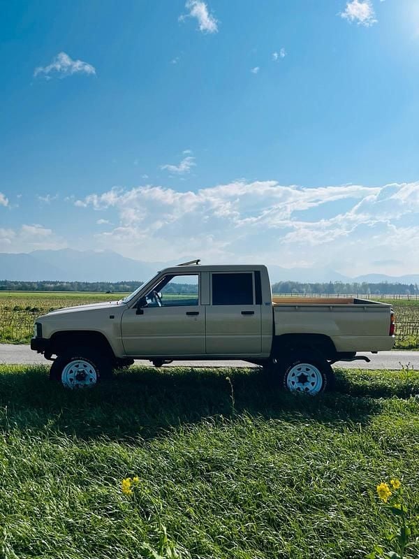 Beige Gebraucht 1988 Toyota HiLux Abholung | 23.750 € - Bild 1/4