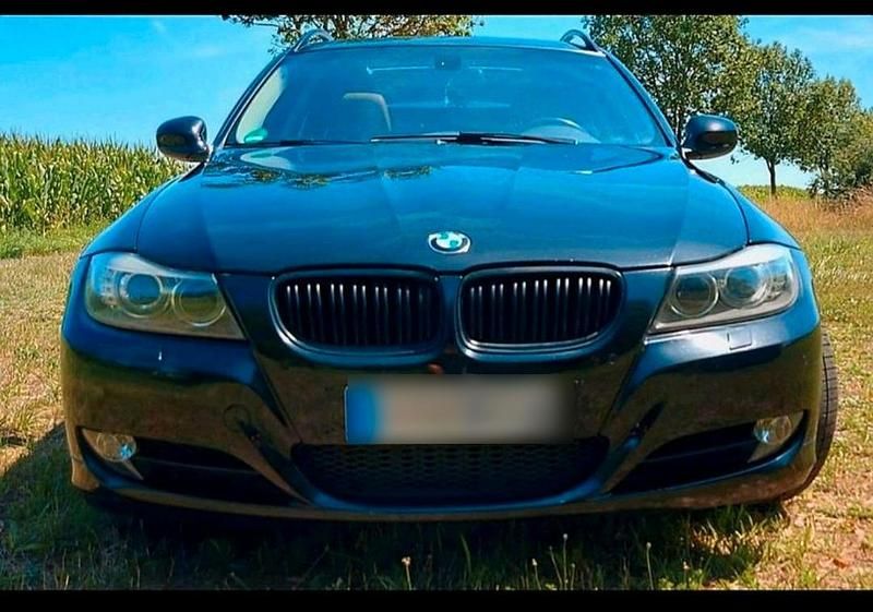 Gebraucht BMW 320 177 PS (130 kW) 2009 Schwarz Kombi
