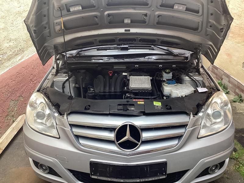 Gebraucht Mercedes B180 116 PS (85 kW) 2010 Silber Van / Kleinbus