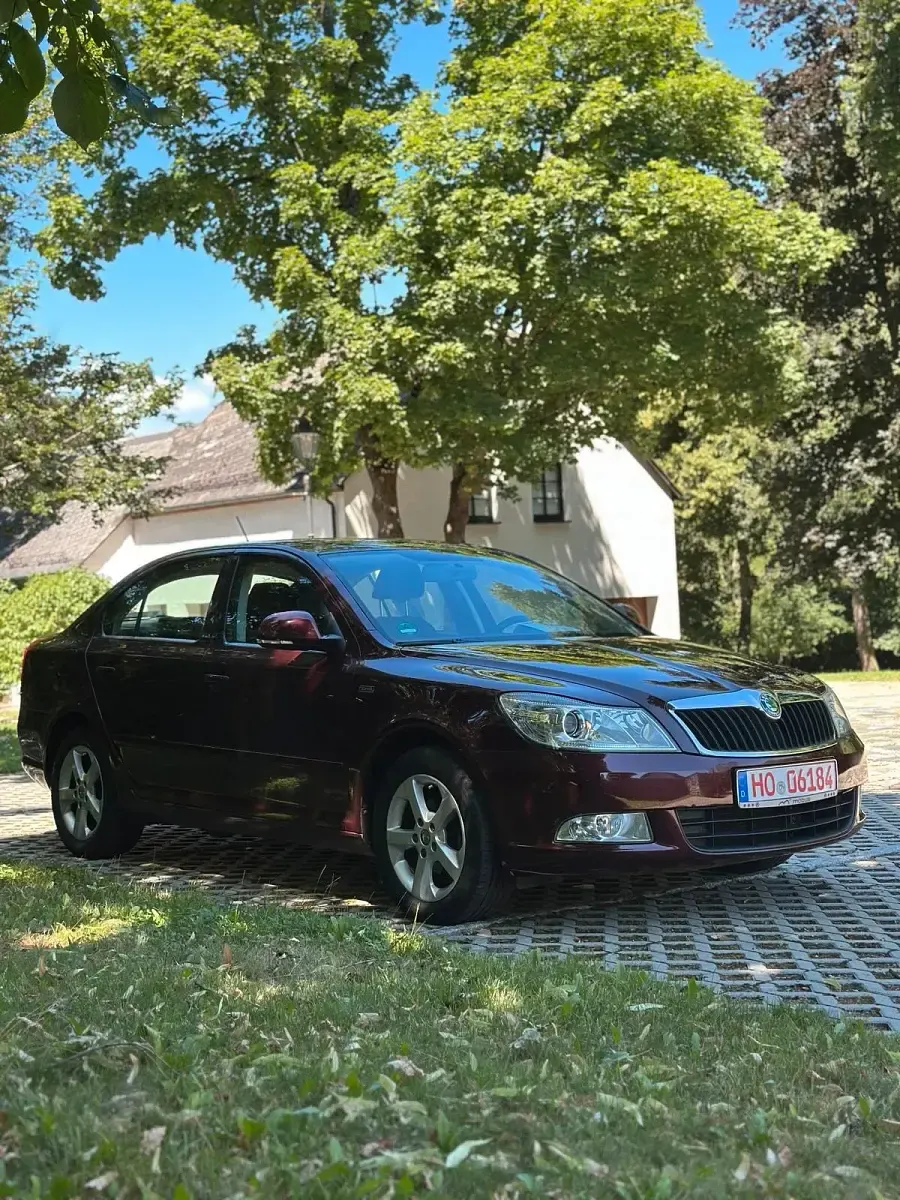 Gebraucht Skoda Octavia 106 PS (77 kW) 2012 Violet Limousine