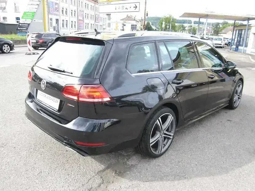 Gebraucht VW Golf VII Highline 150 PS (110 kW) 2018 Schwarz Kombi