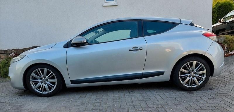 Grau Gebraucht 2011 Renault Mégane Coupé Dynamique Coupé | 4.000 € (Guter Preis) - Bild 1/3