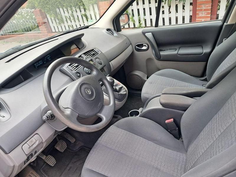 Grau Gebraucht 2007 Renault Mégane II Avantage Limousine | 1.550 € (Guter Preis) - Bild 1/4