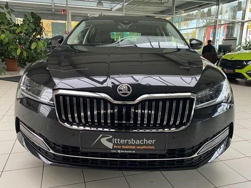 Gebraucht Skoda Superb Style 150 PS (110 kW) 2024 (schwarzmagic perleffekt) Kombi