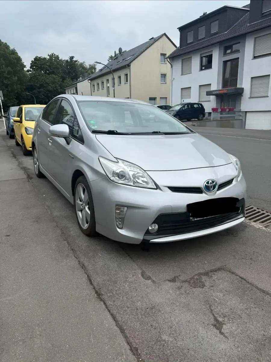 Gebraucht Toyota Prius 136 PS (100 kW) 2013 Silber Limousine