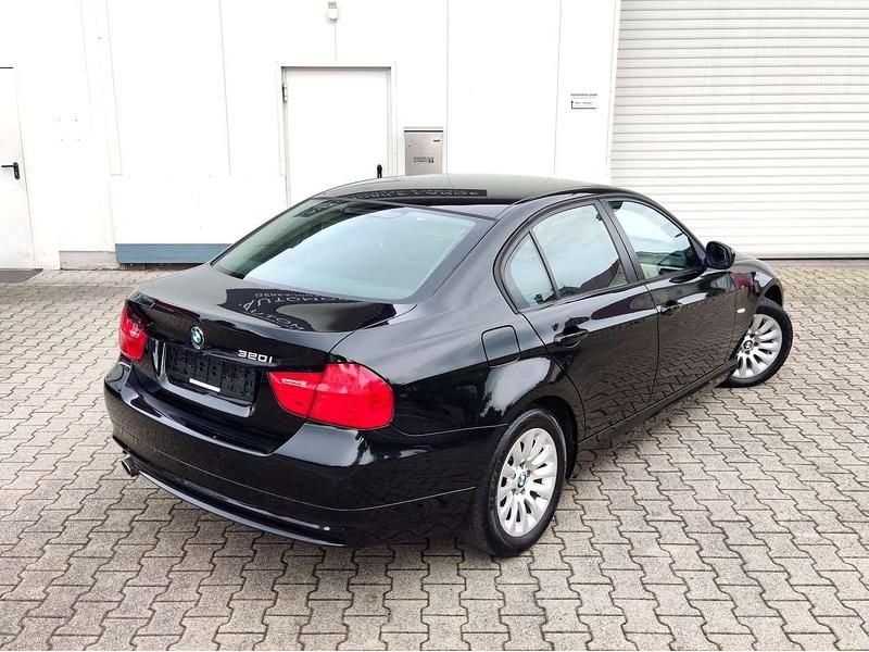 Second-hand BMW 320 170 CP (125 kW) 2008 Negru Berlinǎ