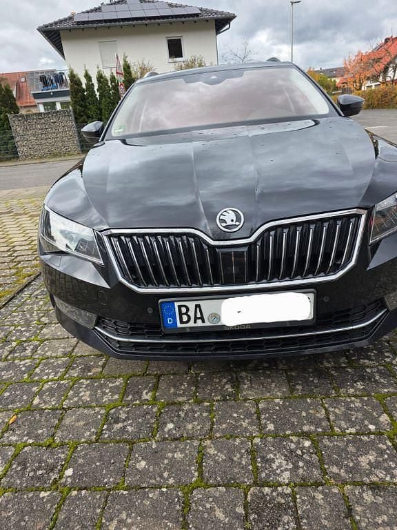 Schwarz Gebraucht 2019 Skoda Superb Premium Edition Kombi | 17.990 € (Etwas zu teuer) - Bild 1/4