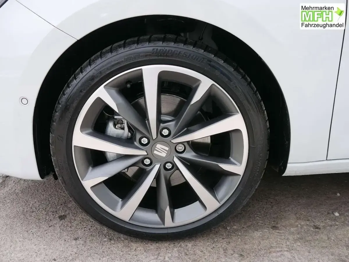 Neu Seat Leon FR 150 PS (110 kW) 2026 Nevadaweiß metallic Kombi