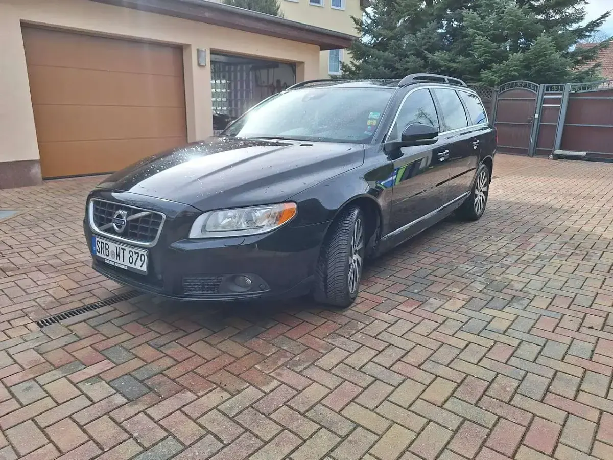 Gebraucht Volvo V70 Summum 163 PS (119 kW) 2012 Schwarz Kombi