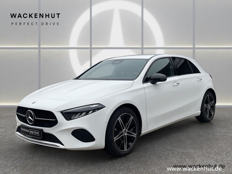 Weiss Gebraucht 2023 Mercedes A180 Progressive Limousine | 29.450 € (Fairer Preis) - Bild 1/4