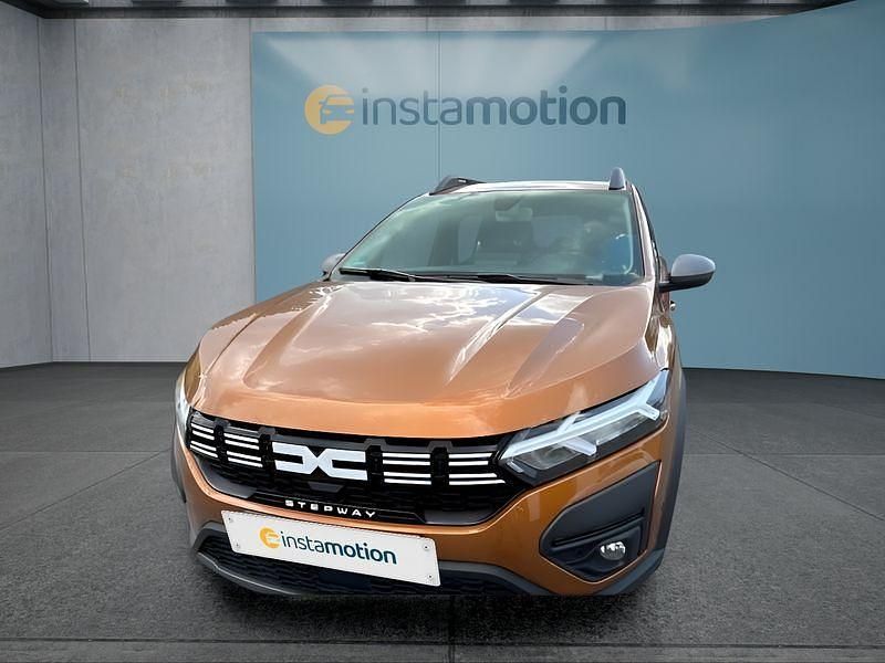 Orange Gebraucht 2023 Dacia Sandero Kleinwagen | 15.499 € (Fairer Preis) - Bild 1/4
