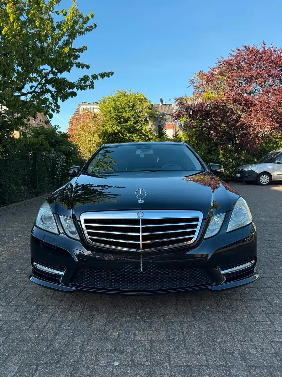 Gebraucht Mercedes E500 Avantgarde 408 PS (300 kW) 2012 Schwarz Limousine