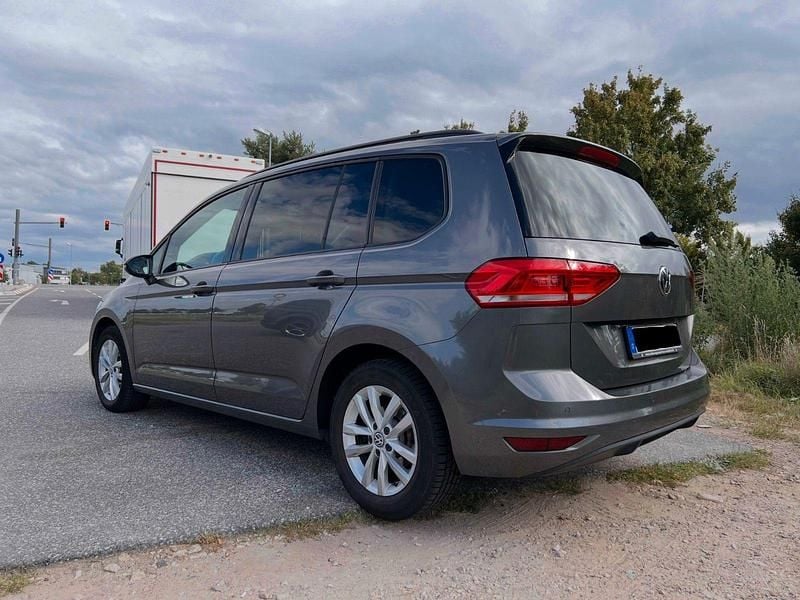 Grau Gebraucht 2015 VW Touran Comfortline Van / Kleinbus | 10.200 € (Guter Preis) - Bild 1/4
