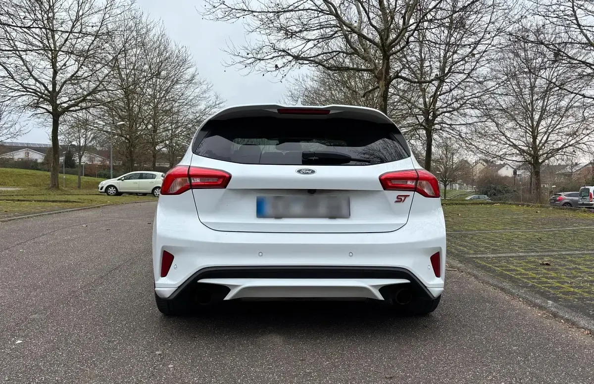 Gebraucht Ford Focus ST 280 PS (205 kW) 2019 Weiß Limousine