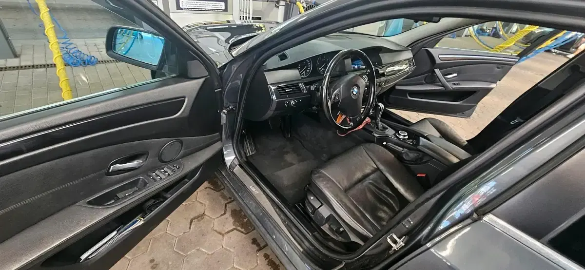 Gebraucht BMW 520 163 PS (119 kW) 2007 Grau Kombi