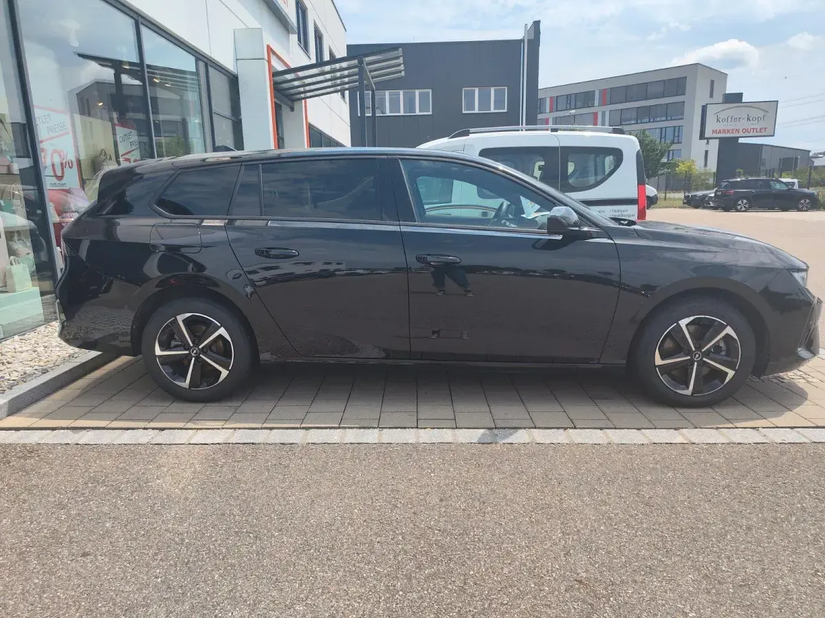Gebraucht Opel Astra 130 PS (95 kW) 2025 Schwarz Kleinwagen