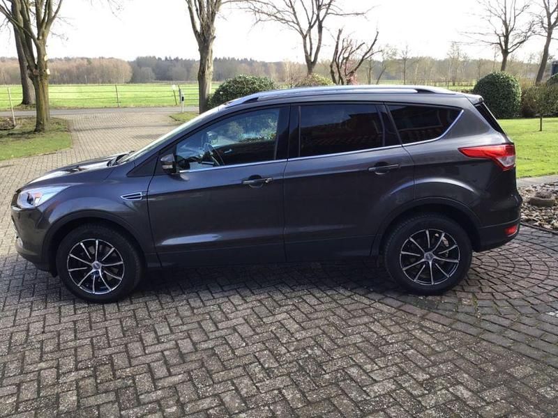 Gebraucht Ford Kuga Titanium 179 PS (131 kW) 2015 Grau SUV