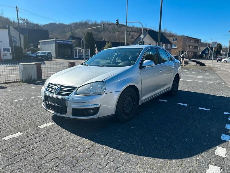 Gebraucht VW Jetta 105 PS (77 kW) 2007 Silber Limousine