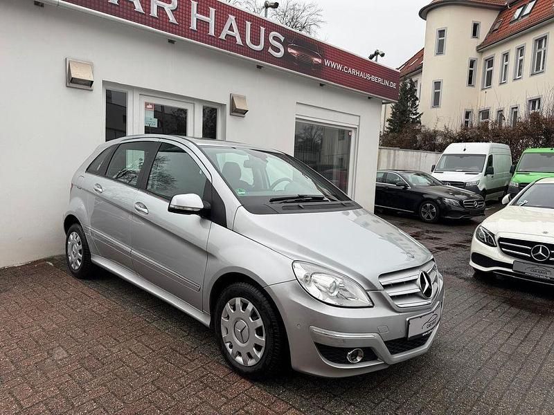Gebraucht Mercedes B160 95 PS (69 kW) 2010 Silber Van / Kleinbus
