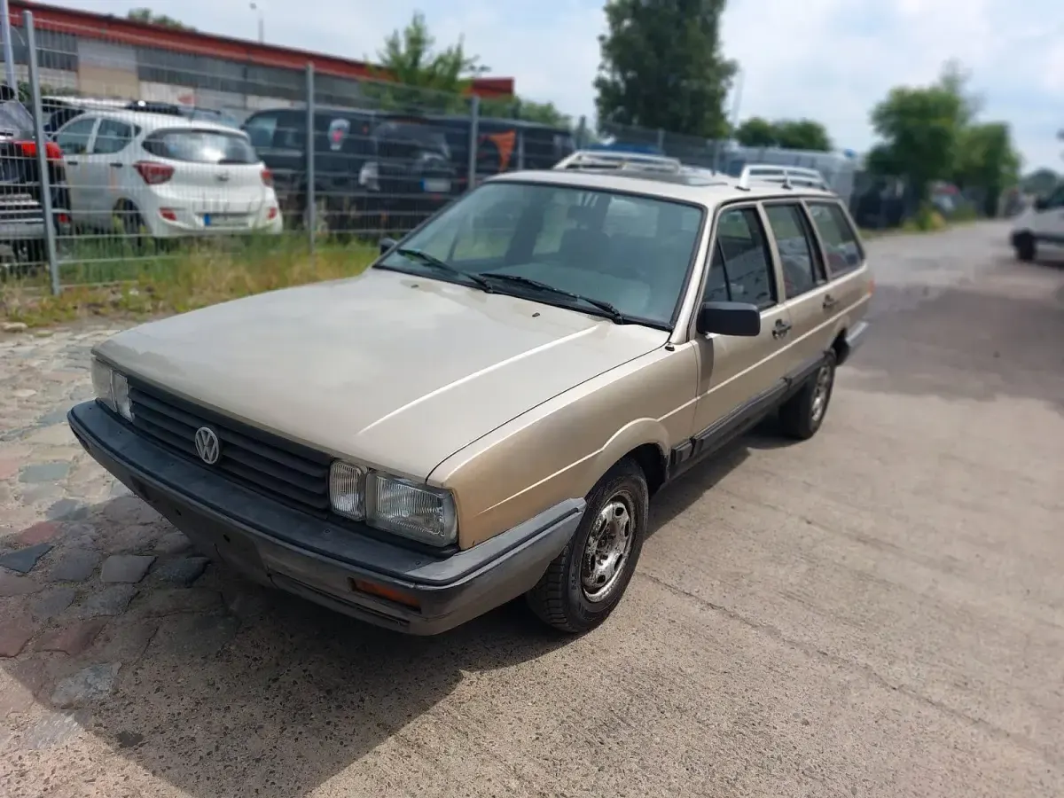 Gebraucht VW Passat 54 PS (39 kW) 1987 Gold Kombi