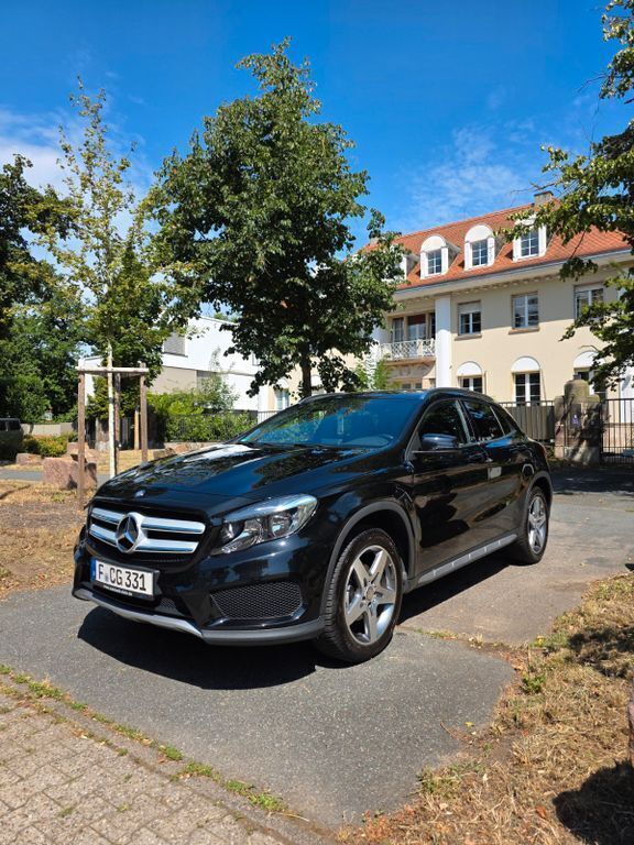 Schwarz Gebraucht 2013 Mercedes GLA200 AMG line SUV | 17.000 € (Fairer Preis) - Bild 1/4