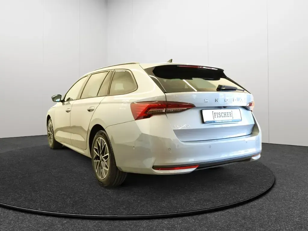 Gebraucht Skoda Octavia 150 PS (110 kW) 2026 Silber Kombi