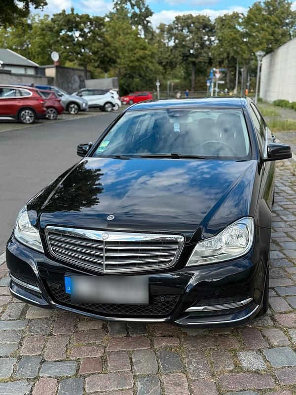 Schwarz Gebraucht 2013 Mercedes C200 Elegance Limousine | 10.500 € (Fairer Preis) - Bild 1/4