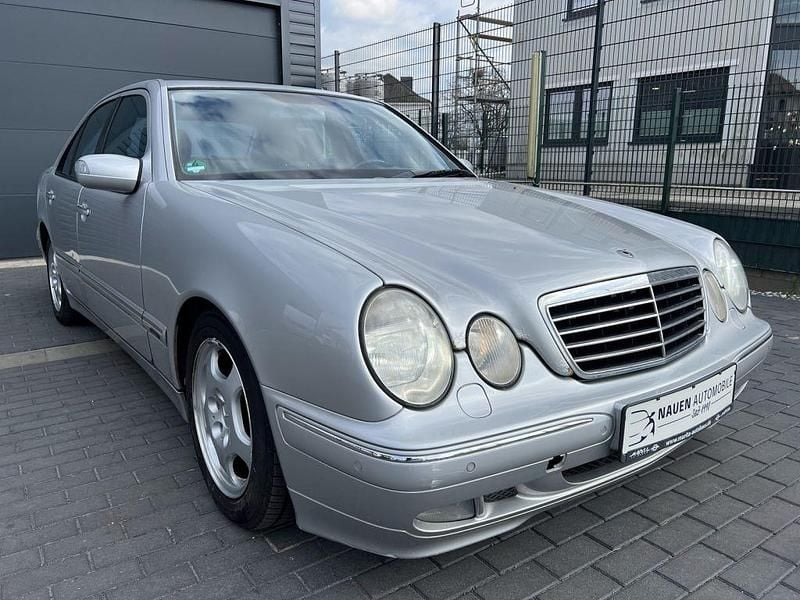 Gebraucht Mercedes E240 Avantgarde 170 PS (125 kW) 1999 Silber Limousine