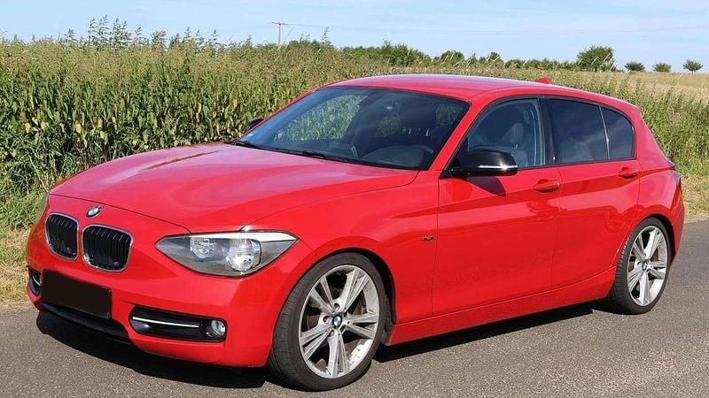 Rot Gebraucht 2011 BMW 118 Sport Line Kleinwagen | 5.900 € (Guter Preis) - Bild 1/4