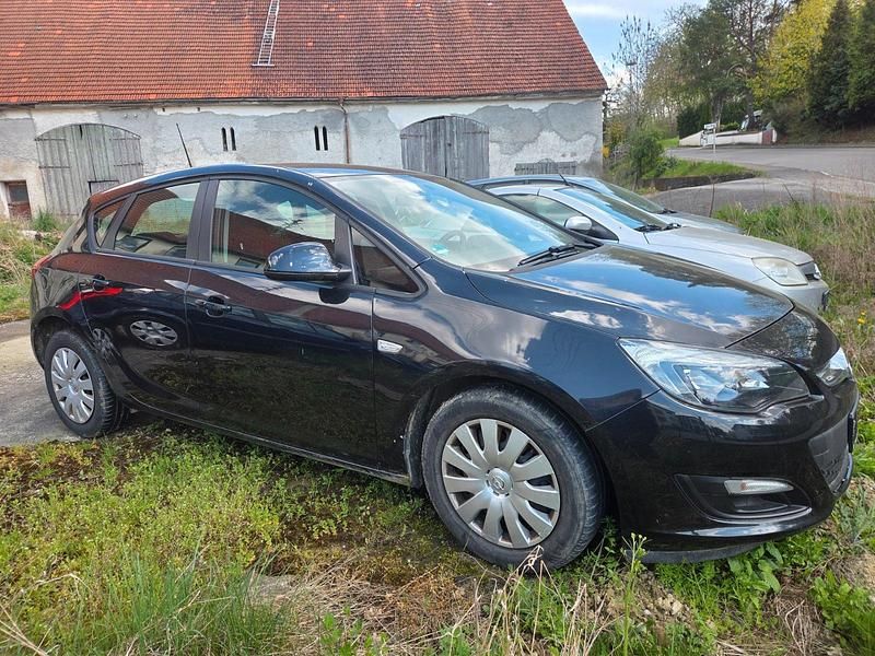 Second-hand Opel Astra 87 CP (63 kW) 2013 Negru Break
