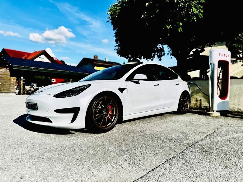 Weiß Gebraucht 2020 Tesla Model 3 Performance Limousine | 26.600 € (Fairer Preis) - Bild 1/4